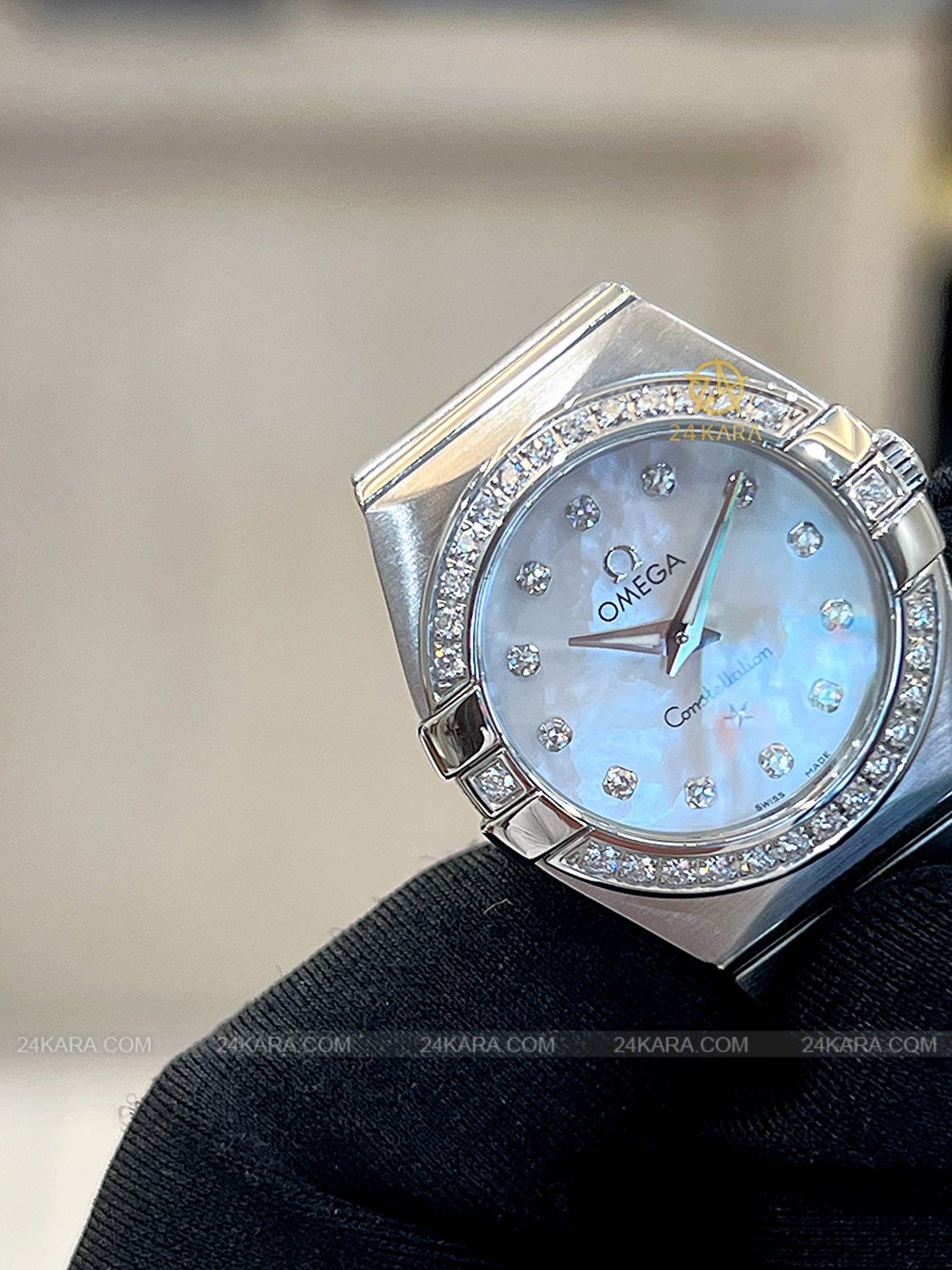 Đồng hồ Omega Constellation 123.15.24.60.55.001 Lady Mini 24 Mặt Ốc MOP Niềng Kim Cương - Lướt