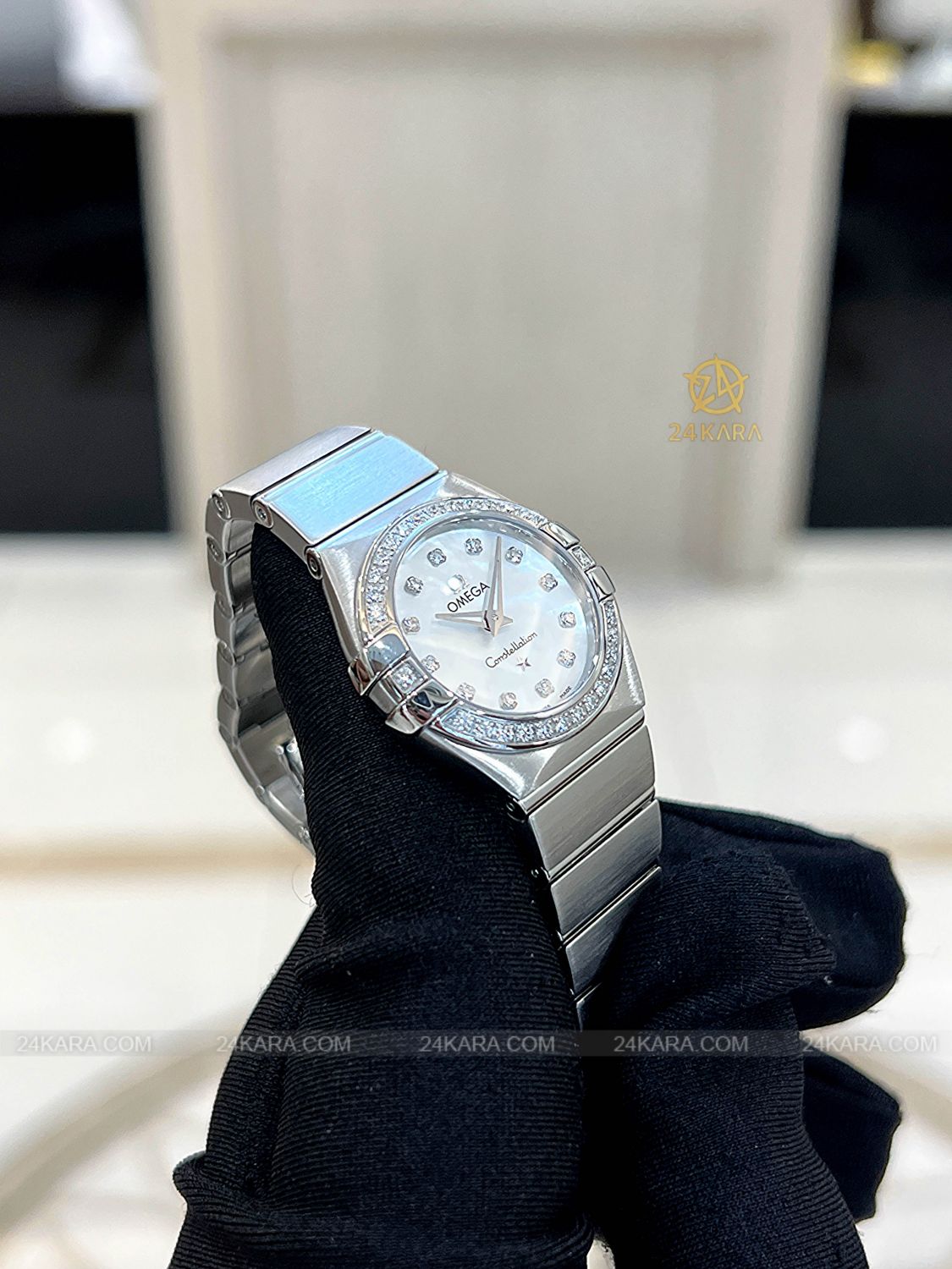 Đồng hồ Omega Constellation 123.15.24.60.55.001 Lady Mini 24 Mặt Ốc MOP Niềng Kim Cương - Lướt