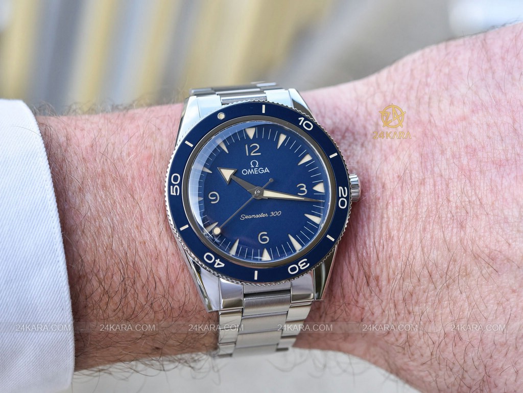 2021-omega-seamaster-300-steel-blue-dial-234.30.41.21.03.001-8