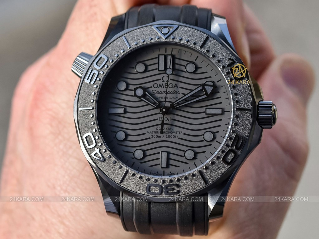 2021-omega-seamaster-diver-300m-black-black-210.92.44.20.01.003-hands-on-1