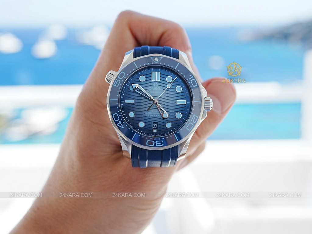 2023-omega-seamaster-diver-300m-summer-blue-75th-anniversary-master-chronometer-review-4