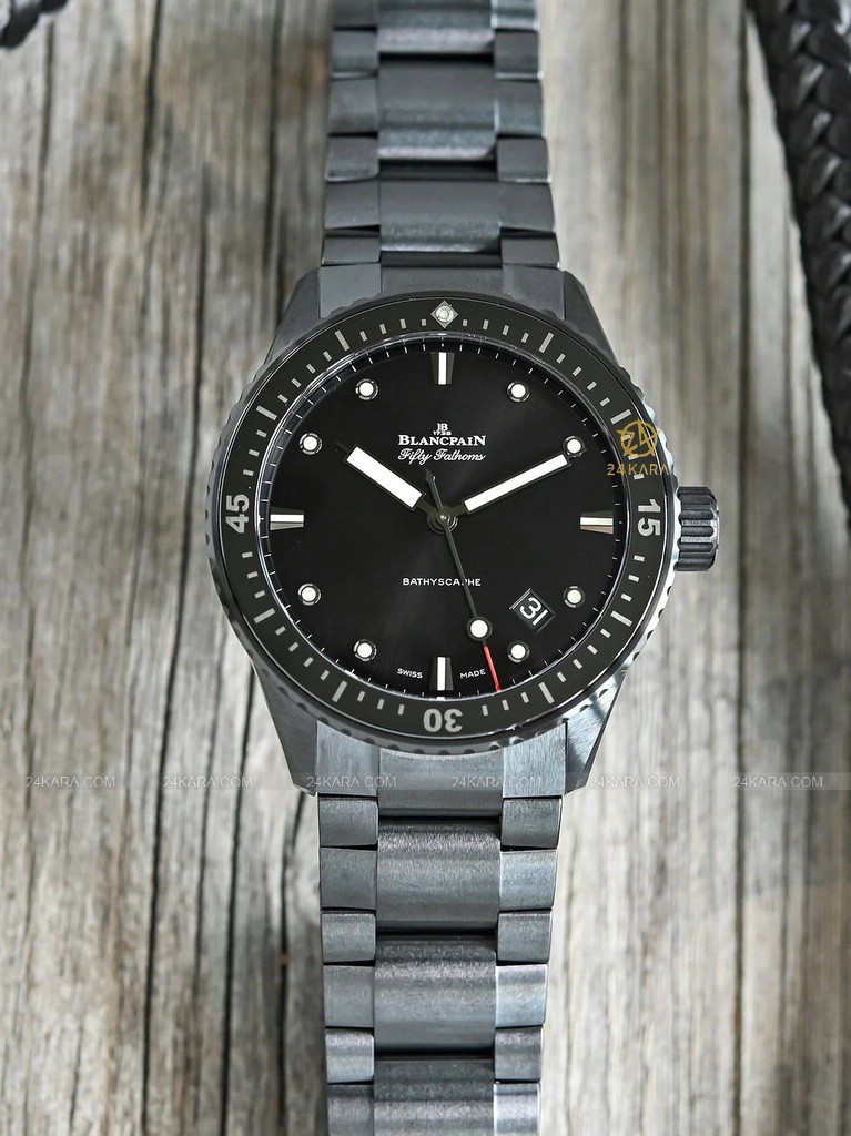 blancpain-bathyscaphe-black-ceramic-bracelet-5000_0130_01s-1