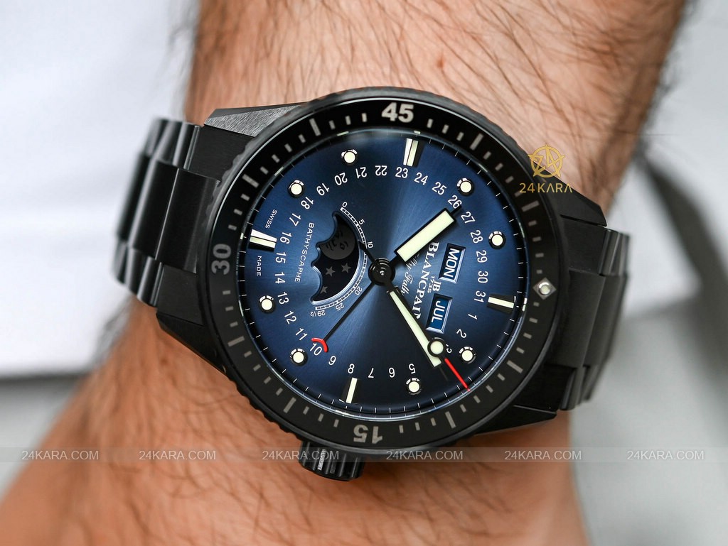 blancpain-bathyscaphe-quantieme-complet-moonphase-black-ceramic-bracelet-blue-dial-5054_0140_01s-1