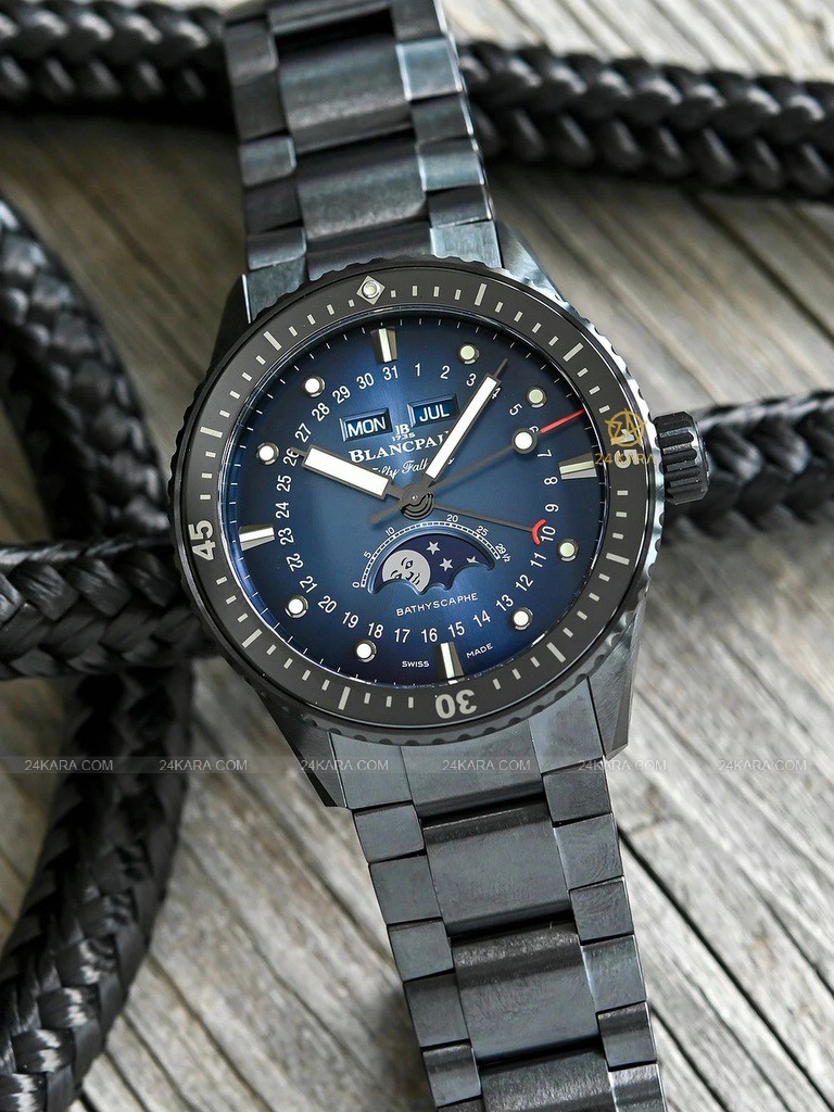 blancpain-bathyscaphe-quantieme-complet-moonphase-black-ceramic-bracelet-blue-dial-5054_0140_01s-2