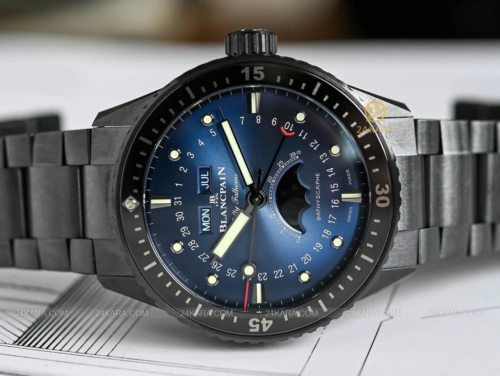 blancpain-bathyscaphe-quantieme-complet-moonphase-black-ceramic-bracelet-blue-dial-5054_0140_01s-3