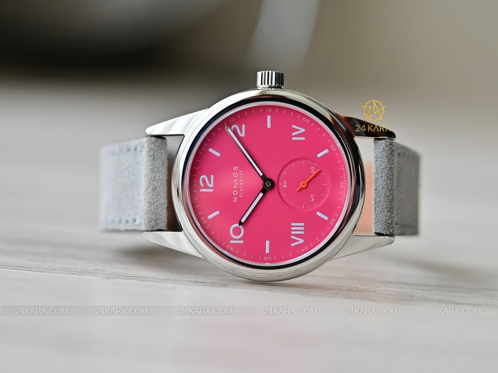 nomos-club-campus-deep-pink-and-blue-purple-hands-on-review-2