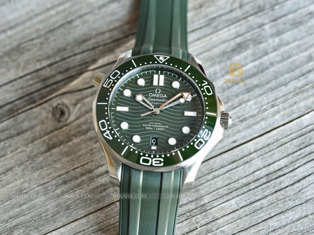 omega-seamaster-diver-300m-green-dial-green-bezel-1