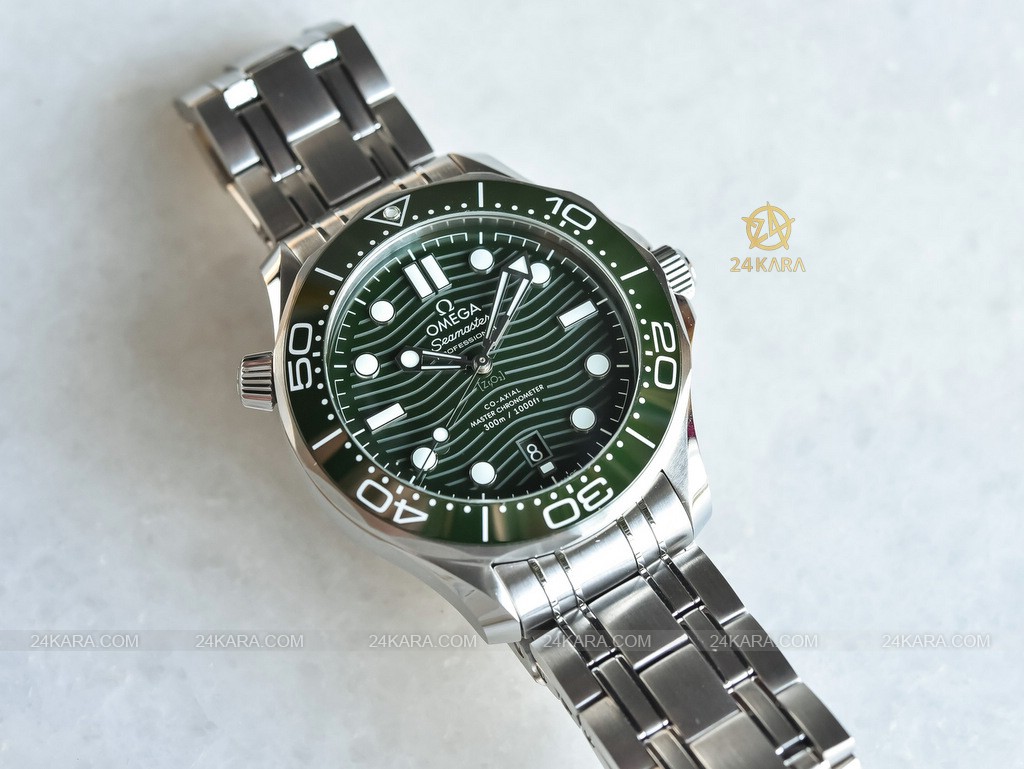 omega-seamaster-diver-300m-green-dial-green-bezel-2