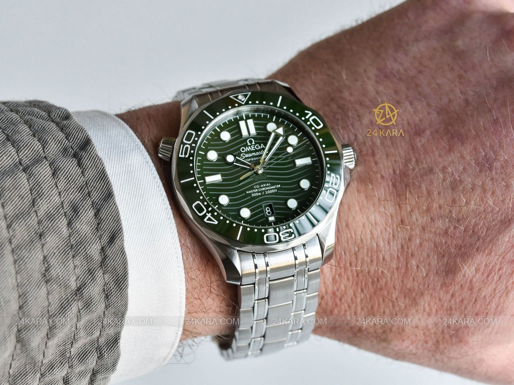 omega-seamaster-diver-300m-green-dial-green-bezel-3