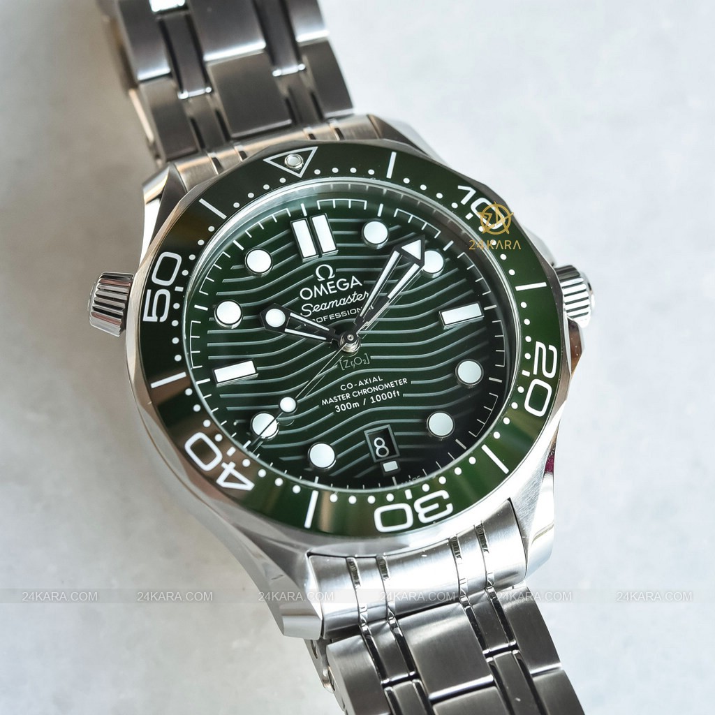 omega-seamaster-diver-300m-green-dial-green-bezel-5