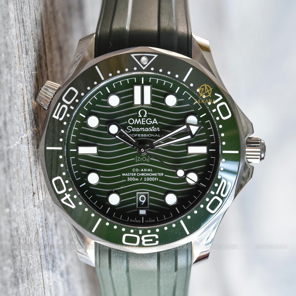 omega-seamaster-diver-300m-green-dial-green-bezel-6