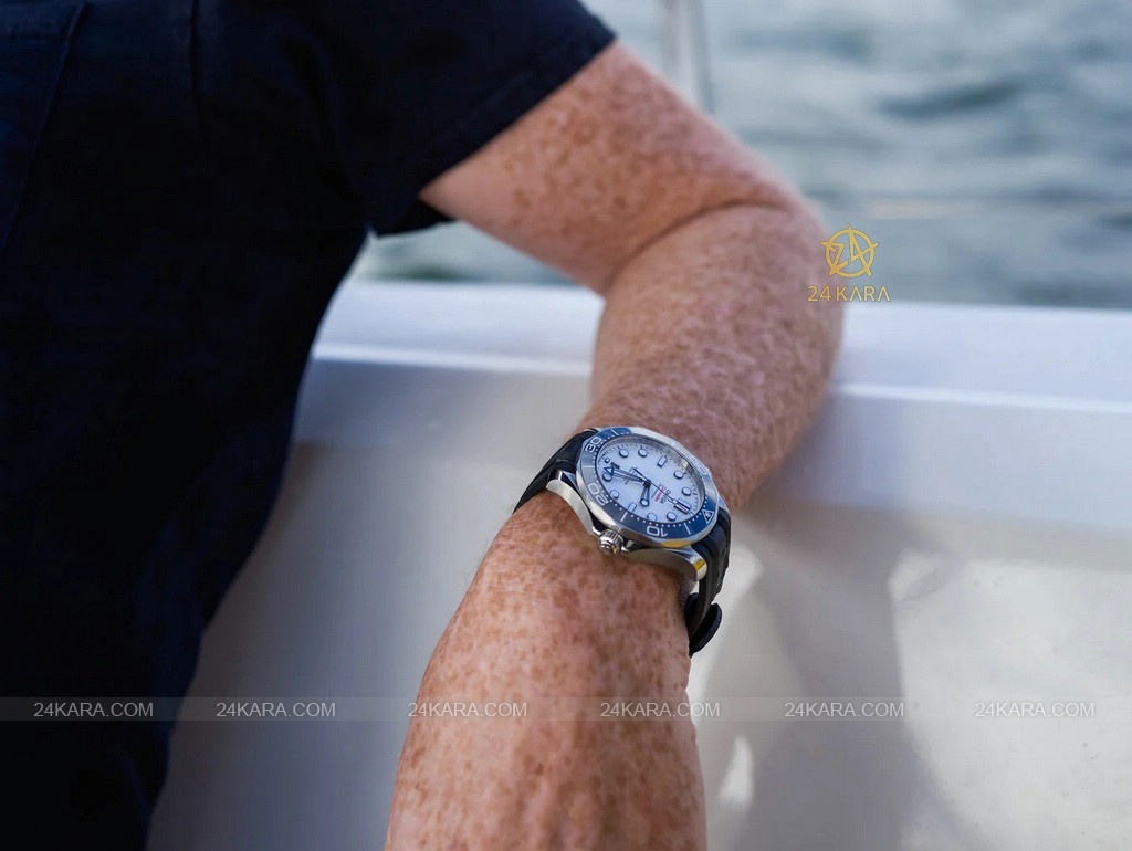 omega_seamaster_diver_300m_co-axial_master_chronometer_210.32.42.20.04.001-10