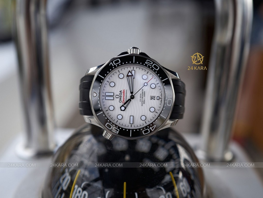 omega_seamaster_diver_300m_co-axial_master_chronometer_210.32.42.20.04.001-11