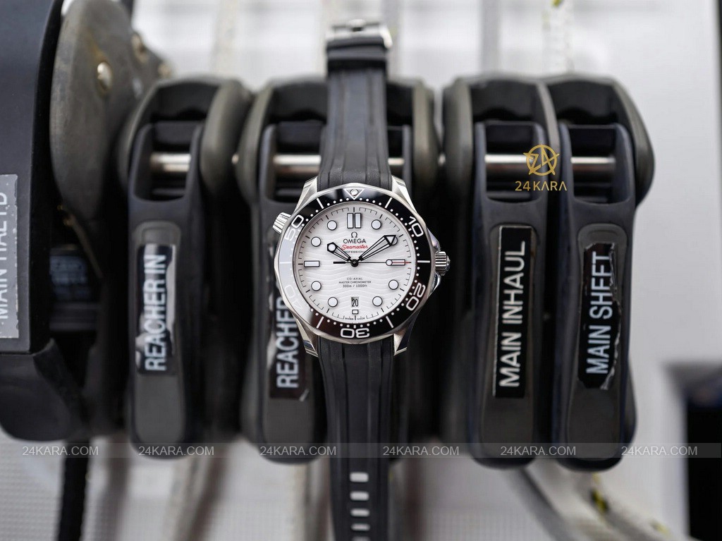 omega_seamaster_diver_300m_co-axial_master_chronometer_210.32.42.20.04.001-2