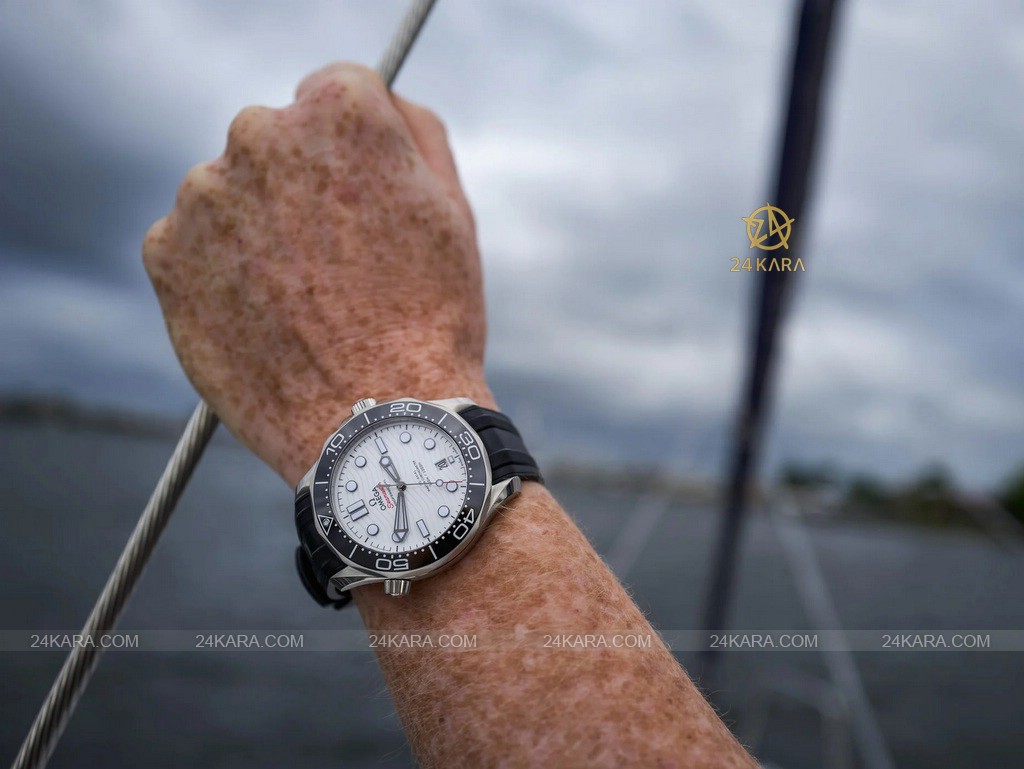 omega_seamaster_diver_300m_co-axial_master_chronometer_210.32.42.20.04.001-4