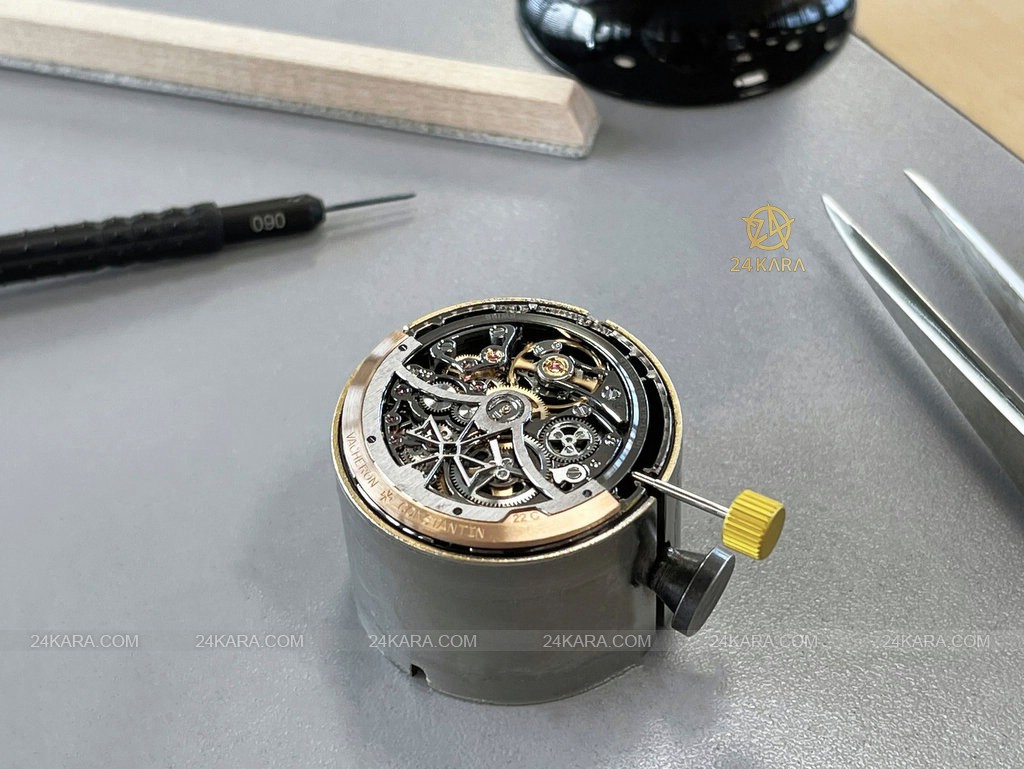 vacheron_constantin_overseas_perpetual_calendar_ultra-thin_skeleton_4300v-120r-b642-7