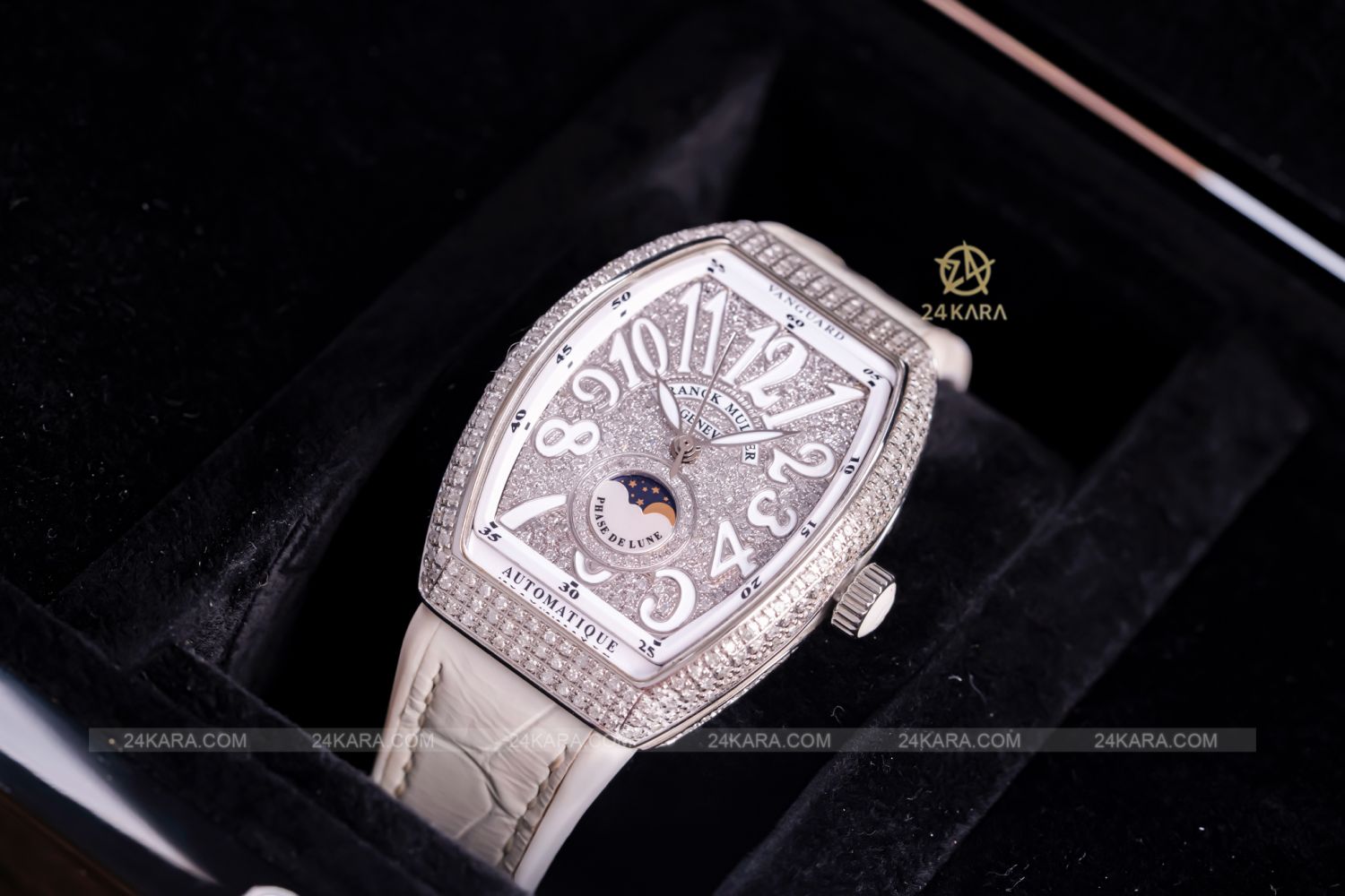 Review chi tiết đồng hồ Franck Muller Vanguard V32 Moonphase Snow White Customs Full Pave Diamond