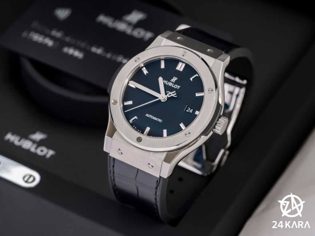 Review chi tiết Hublot Classic Fusion Black Titanium 542.NX.1171.LR 42mm dây da