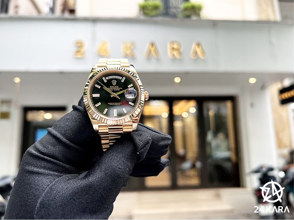 Review chi tiết Rolex Day-Date 40 M228238-0004 Vàng Kim 18ct Kim Cương Ống Baguette Mặt số đen