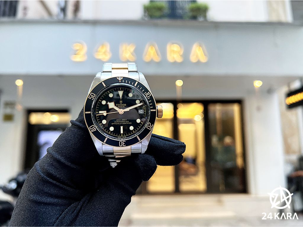 Review chi tiết Tudor Black Bay S&G M79733N-0008 41 Demi Vàng Mặt Đen