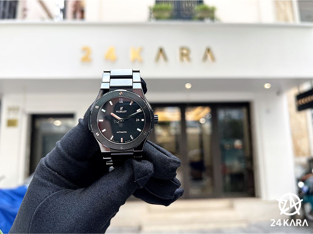Review chi tiết đồng hồ Hublot Classic Fusion 42 Black Magic Bracelet 548.CM.1170.CM Vỏ Dây Gốm
