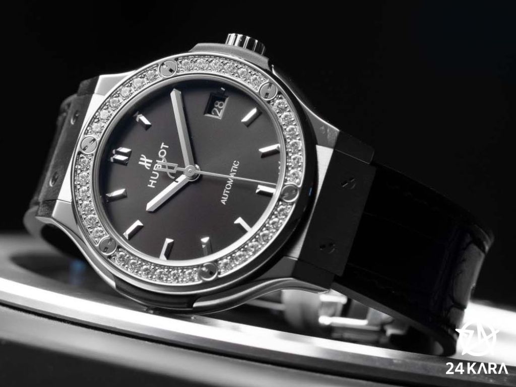 Review chi tiết đồng hồ Hublot Classic Fusion Titanium 38mm 565.NX.1470.LR.1204 Kim cương