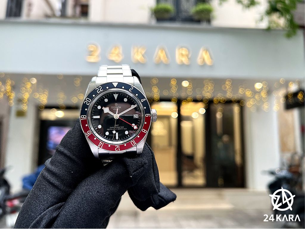 Review chi tiết đồng hồ Tudor Black Bay GMT Pepsi 41 M79830RB-0001