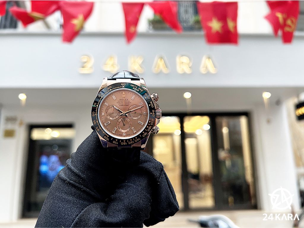 Review chi tiết Rolex Cosmograph Daytona 40 M116515LN-0021 Vàng Hồng Sundust Nạm Kim Cương Ống Baguette