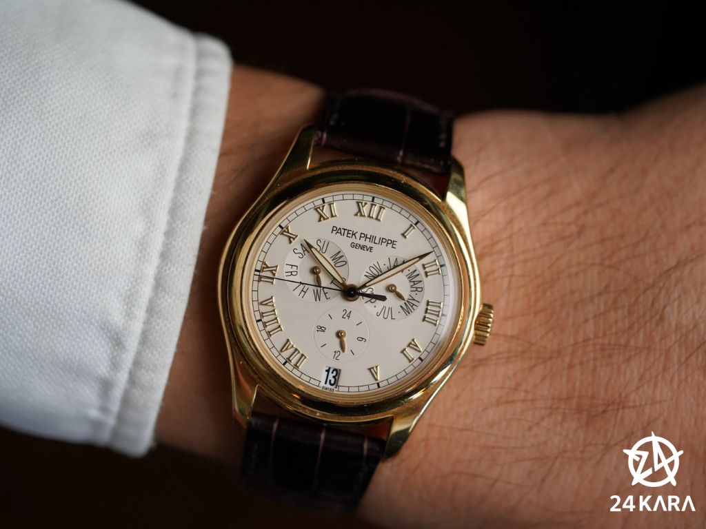 Review chi tiết đồng hồ Patek Philippe Complications 5035J-001 18K Yellow Gold Annual Calendar Khóa Hoa Thị