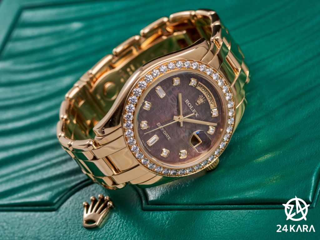 Review chi tiết đồng hồ Rolex Day-Date 39 18948 phiên bản đặc biệt "Pearl Master" Mặt vi tính xà cừ tím, niềng kim cương hãng