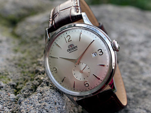 Đánh giá chi tiết chiếc đồng hồ Orient Bambino Small Seconds (SS)