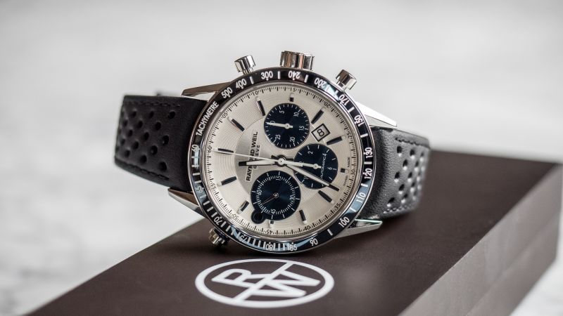 Trên tay chiếc đồng hồ Raymond Weil Freelancer Chronograph