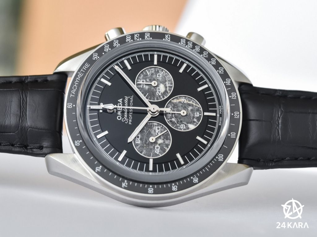 Trên tay chiếc đồng hồ Omega Speedmaster Moonwatch 321 Platinum 311.93.42.30.99.001